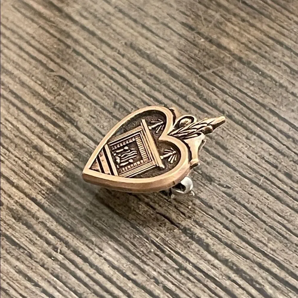 Betty Crocker Heart and Hearth Pin Homemaker of Tomorrow Gold Tone FHA Club